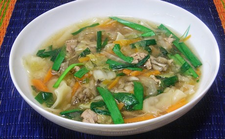 豚肉とワンタンの中華スープ