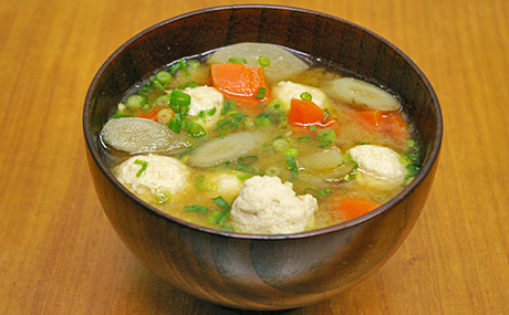 鶏すり身と根菜の味噌汁 セントラルフーズ