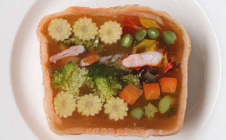 スモークサーモンと野菜のアスピック